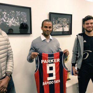 Tony Parker, un campeón NBA de visita por Boedo