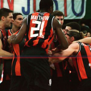 LNB: San Lorenzo quedó a un paso de las semis tras aplastar a Obras