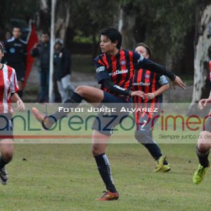 Fútbol Femenino: las Santitas derrotaron a Estudiantes
