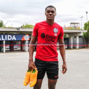 Otro futbolista que rescindió con San Lorenzo