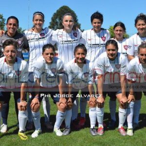Fútbol Femenino: goleada Santa a Independiente