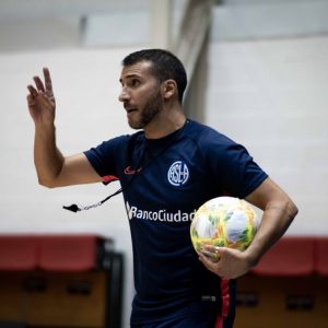 La historia del DT de futsal de San Lorenzo, elegido entre los 10 mejores del mundo