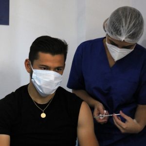 Vacunaron a los hermanos Romero en Paraguay