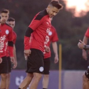 Óscar y Ángel Romero serían titulares en Paraguay por las Eliminatorias
