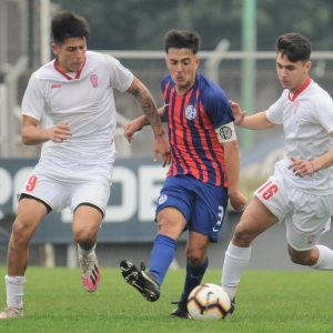 Los Juveniles jugaron una fecha pareja con Huracán
