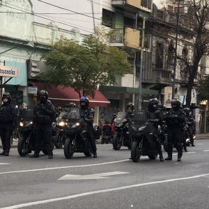 Las provocaciones de la policía en la caravana de San Lorenzo