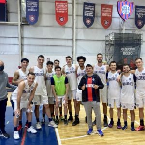 El Chino Maidana visitó al plantel de básquet
