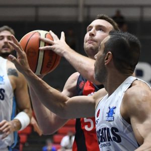 El Ciclón sopló en Boedo y venció a Regatas Corrientes