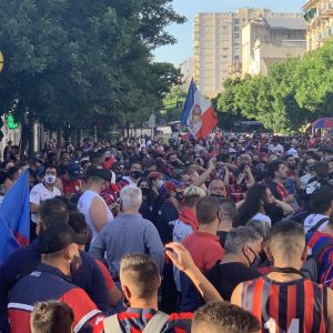 Agrupaciones marchan al Ministerio, en busca de elecciones anticipadas