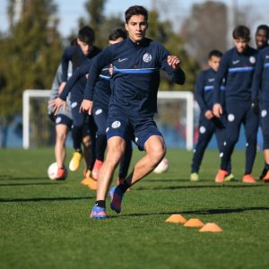 Insúa prueba esquema y equipo, de cara al clásico