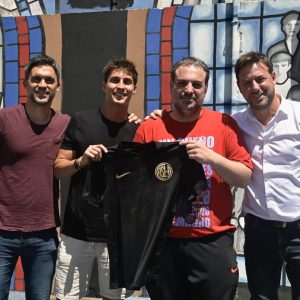 Visita cuerva al Oratorio San Antonio para homenajear al Padre Lorenzo Massa