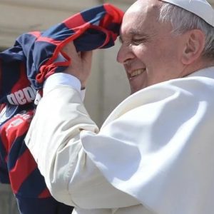 El delantero del Ciclón y un regalo especial para el Papa Francisco