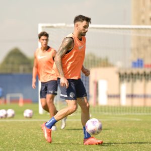 Insua intensifica el trabajo para mantener la punta del torneo