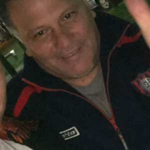 El saludo cuervo de un refuerzo a su padre
