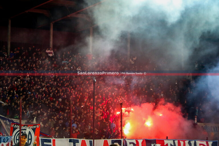 Hinchada popular en Lanús San Lorenzo