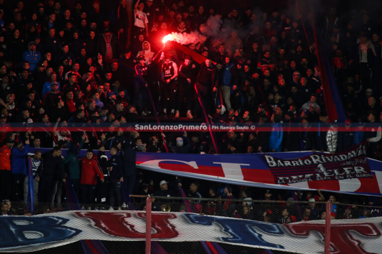 Hinchada popular en Lanús San Lorenzo