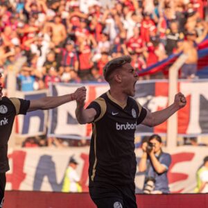 Sopló y se metió en semis