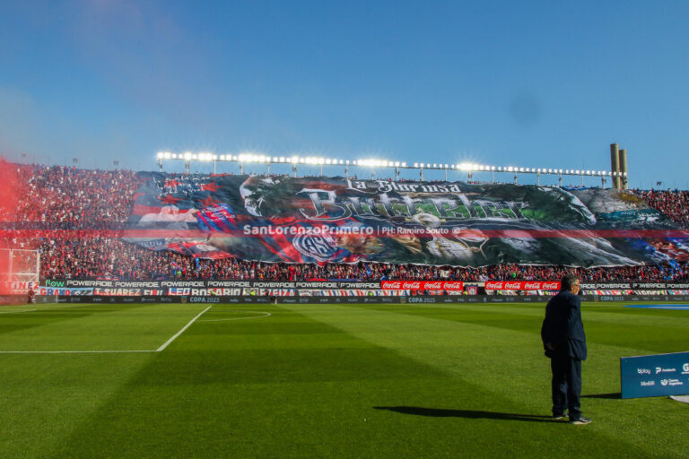 Hinchada platea sur San Lorenzo