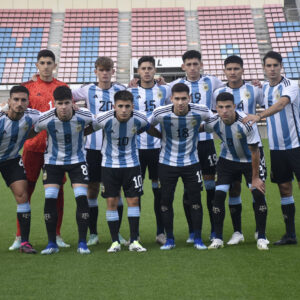 Luján titular en el empate ante Japón