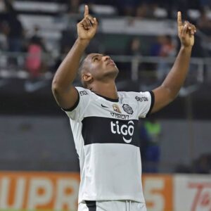 Uno de los refuerzos de Insua, rumbo a Boedo para firmar su contrato