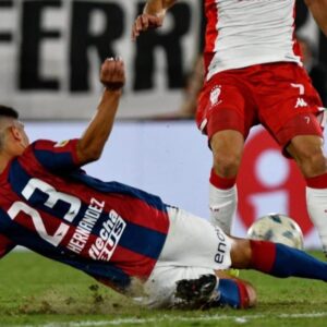 El gran partido de Gastón Hernández frente a Huracán