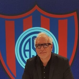 Fabio De Marco: “Sería lindo que los hinchas puedan tirar abajo alguna pared del viejo hipermercado en Avenida La Plata”