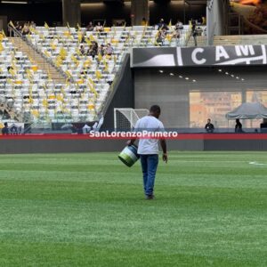 El preocupante estado del campo de juego del estadio de Atlético Mineiro