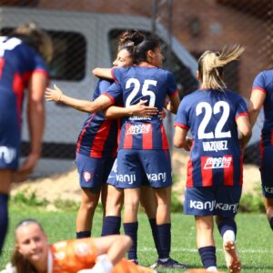Las Santitas siguen arrasando en el Torneo Clausura