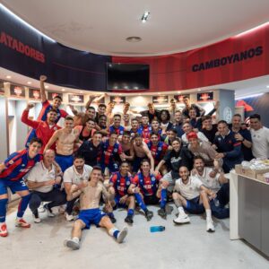 El festejo del plantel de San Lorenzo en el vestuario, con Muniain como protagonista