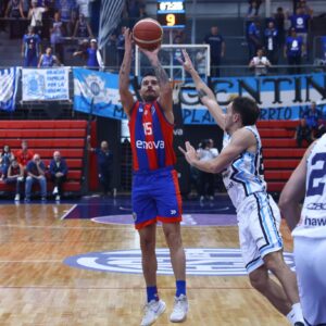 El básquet ganó un duelo clave y sueña con los playoffs