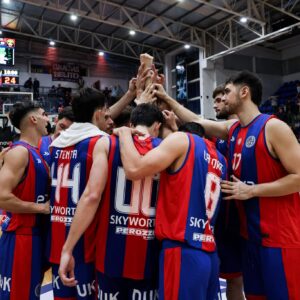 El básquet perdió con Obras: ¿qué tiene que pasar para clasificar?