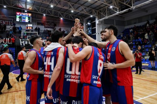 El básquet perdió con Obras: ¿qué tiene que pasar para clasificar?
