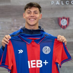 La alegría de un juvenil que firmó su primer contrato con San Lorenzo