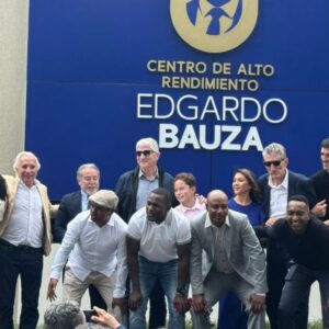 El emotivo reconocimiento de La Liga Deportiva de Quito al Patón Bauza
