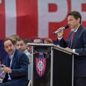 Tensión en San Lorenzo: un dirigente fue a buscar a Moretti al estadio. ¿Qué pasó?