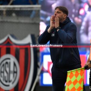 El cambio repentino que enojó al cuerpo técnico de San Lorenzo