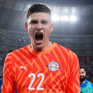 Orlando Gill y el especial posteo de su esposa tras el debut con la selección de Paraguay
