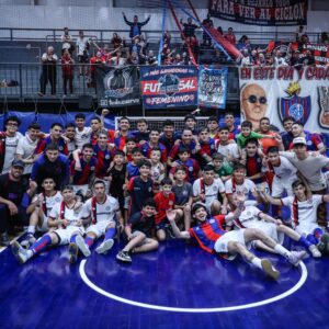 El futsal de San Lorenzo ganó un partido clave y sueña con quedarse en Primera