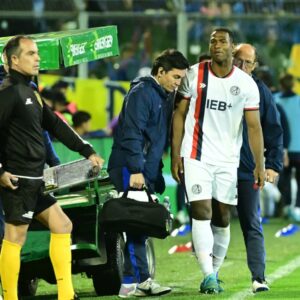 La lesión de Jhohan Romaña lo pone en duda para recibir a Sarmiento