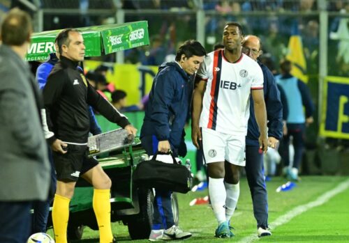 La lesión de Jhohan Romaña lo pone en duda para recibir a Sarmiento