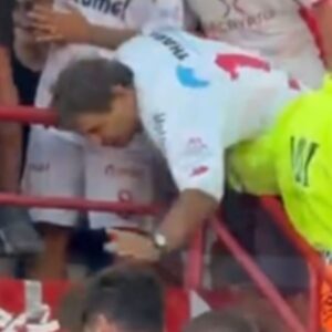 La agresión de los hinchas de Huracán a los jugadores de San Lorenzo