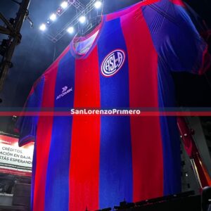 San Lorenzo presentó su nueva indumentaria en un festejo con todo el pueblo azulgrana