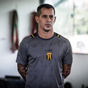 El ex DT e ídolo de San Lorenzo debutó en su nuevo equipo
