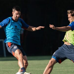 Con algunas variantes, Álvarez ensaya pensando en Vélez