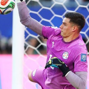 Con Gill como héroe Paraguay se mete en los octavos de final del Mundial