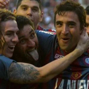 Carlos Bueno y el lado oculto de aquel San Lorenzo que jugó la promoción