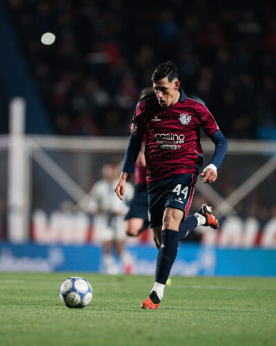Salas: debut en el Bidegain y el consuelo de sus compañeros en el final